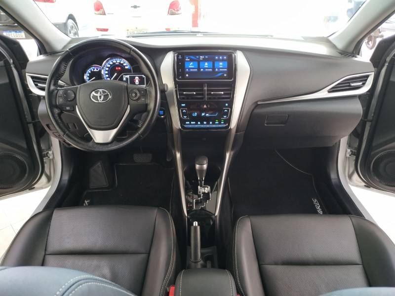 TOYOTA - YARIS - 2021/2021 - Prata - R$ 88.900,00