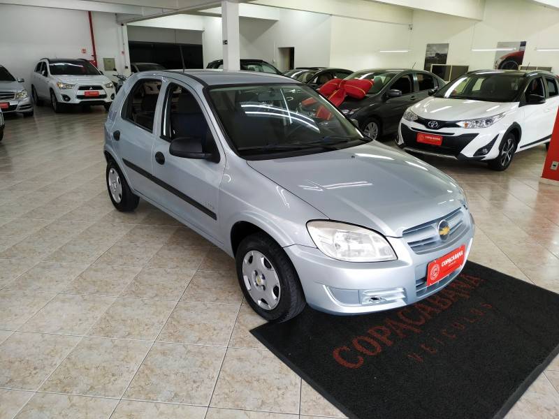 CHEVROLET - CELTA - 2007/2007 - Prata - R$ 19.900,00