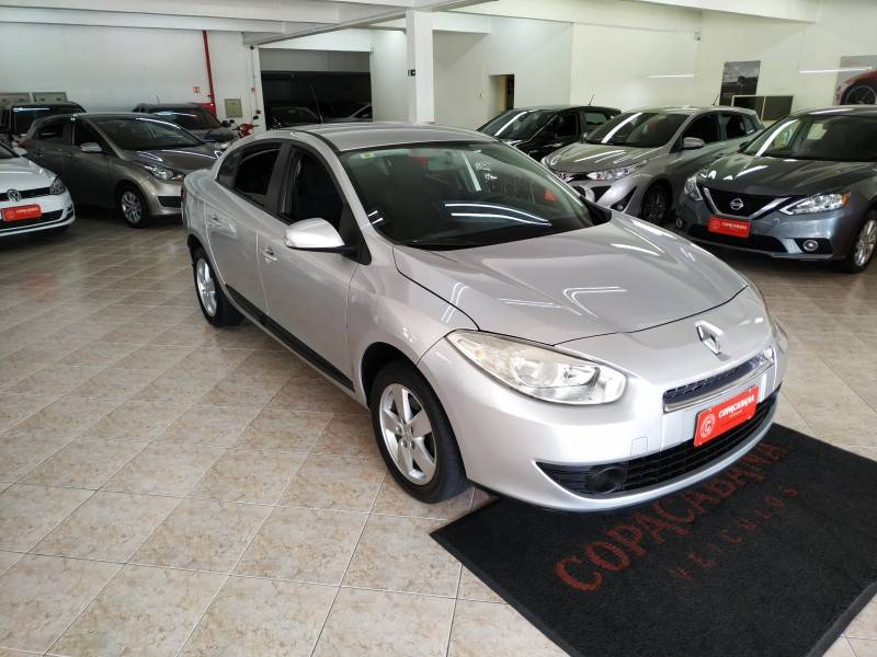 RENAULT - FLUENCE - 2013/2013 - Prata - R$ 41.900,00