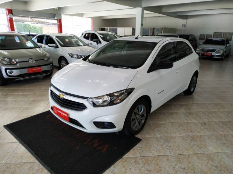 CHEVROLET - ONIX - 2019/2019 - Branca - R$ 67.900,00