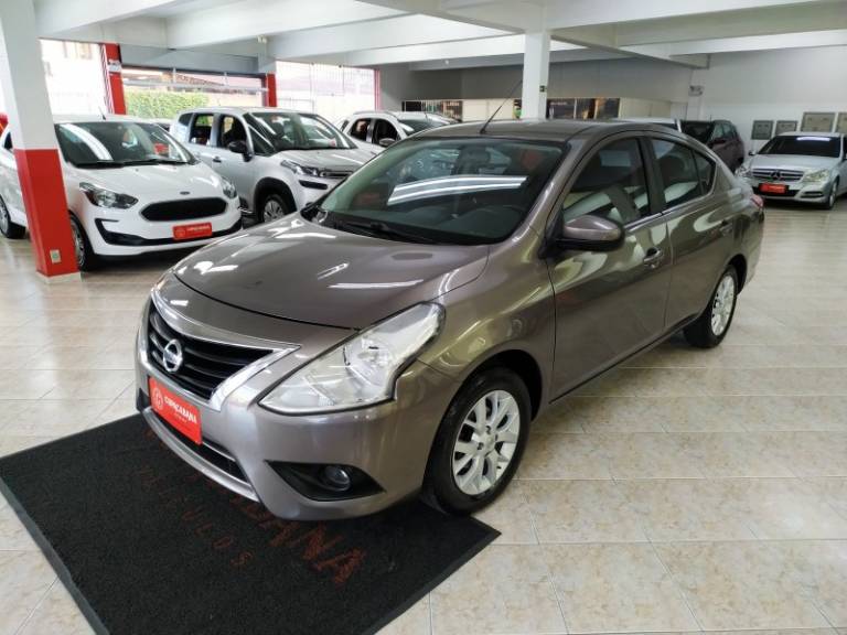 NISSAN - VERSA - 2017/2017 - Cinza - R$ 52.900,00