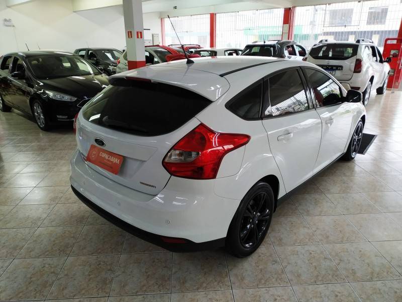 FORD - FOCUS - 2015/2015 - Branca - R$ 53.900,00