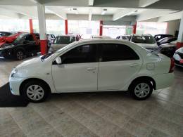 TOYOTA - ETIOS - 2018/2018 - Branca - R$ 57.900,00