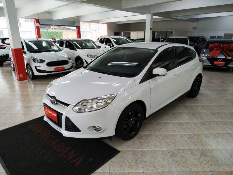 FORD - FOCUS - 2015/2015 - Branca - R$ 53.900,00