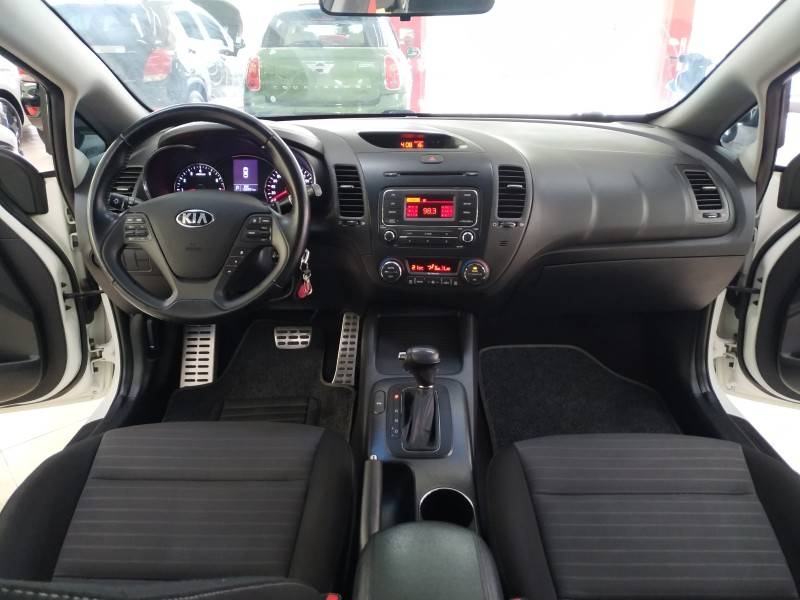 KIA MOTORS - CERATO - 2015/2015 - Branca - R$ 69.900,00