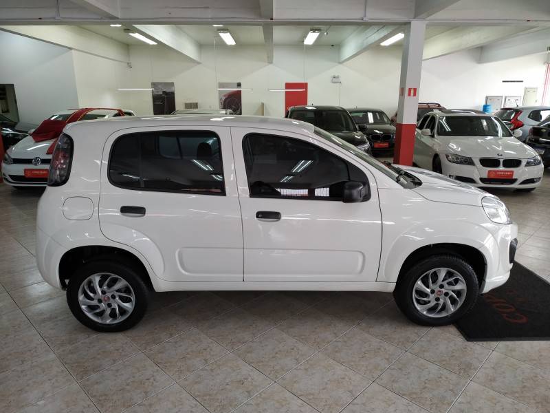 FIAT - UNO - 2018/2018 - Branca - R$ 40.500,00