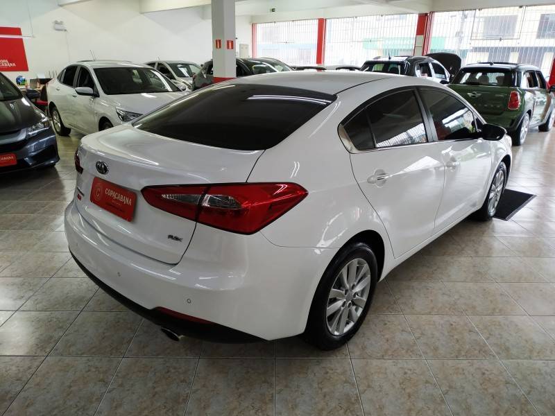 KIA MOTORS - CERATO - 2015/2015 - Branca - R$ 69.900,00