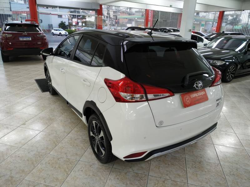 TOYOTA - YARIS - 2020/2020 - Branca - R$ 83.900,00