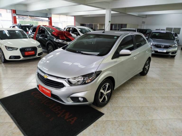 CHEVROLET - ONIX - 2018/2018 - Prata - R$ 68.900,00