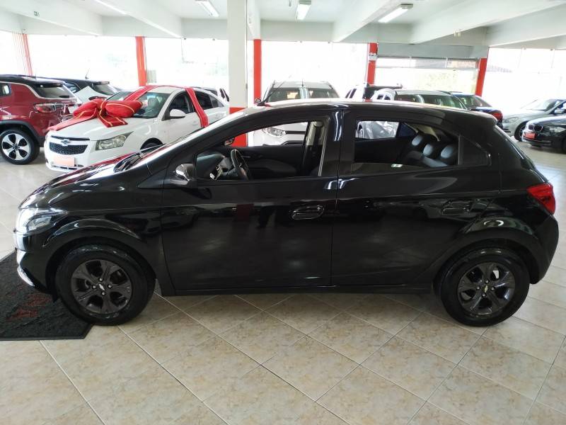 CHEVROLET - ONIX - 2019/2019 - Preta - R$ 58.900,00