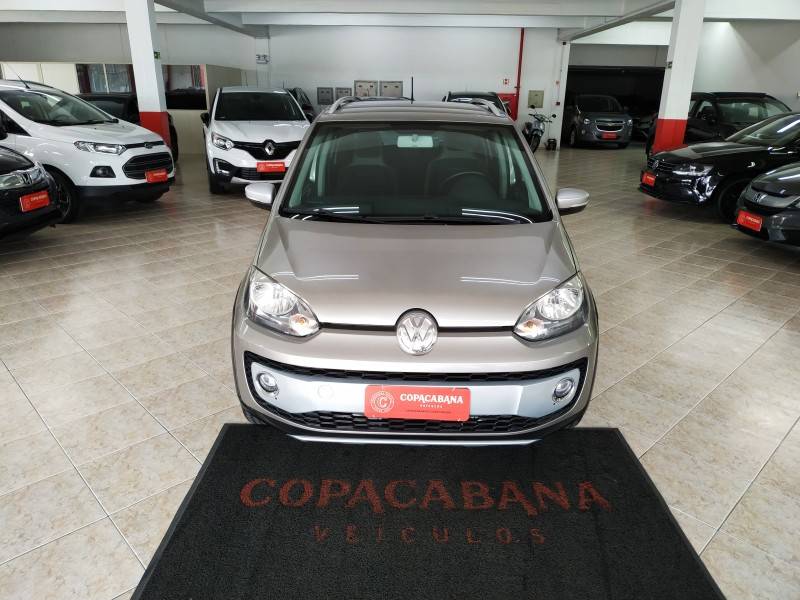 VOLKSWAGEN - UP - 2017/2017 - Prata - R$ 59.900,00