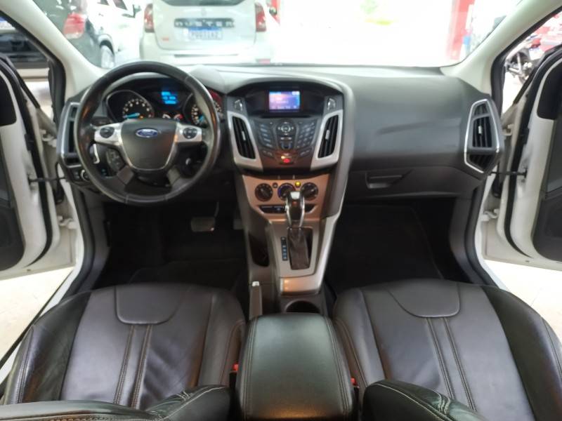 FORD - FOCUS - 2015/2015 - Branca - R$ 53.900,00