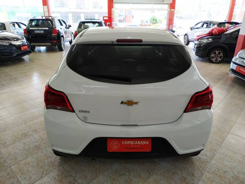 CHEVROLET - ONIX - 2019/2019 - Branca - R$ 67.900,00