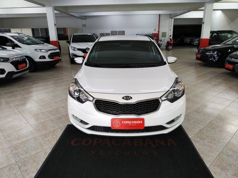 KIA MOTORS - CERATO - 2015/2015 - Branca - R$ 69.900,00