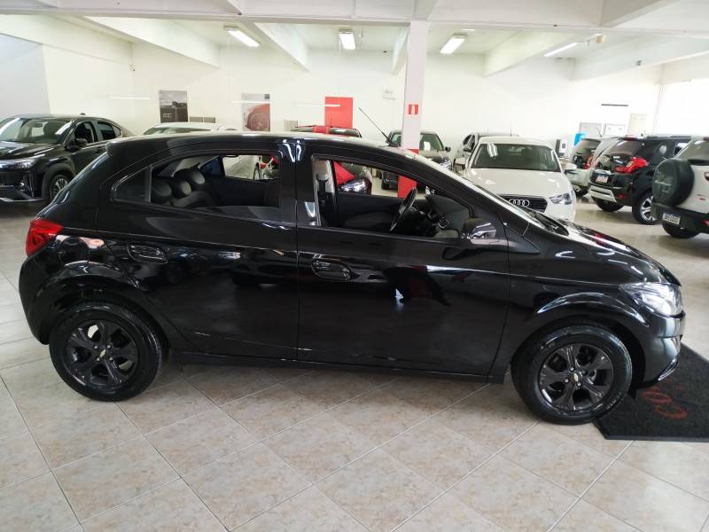 CHEVROLET - ONIX - 2019/2019 - Preta - R$ 58.900,00