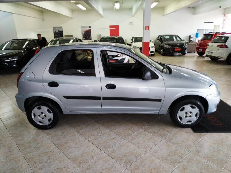 CHEVROLET - CELTA - 2007/2007 - Prata - R$ 19.900,00