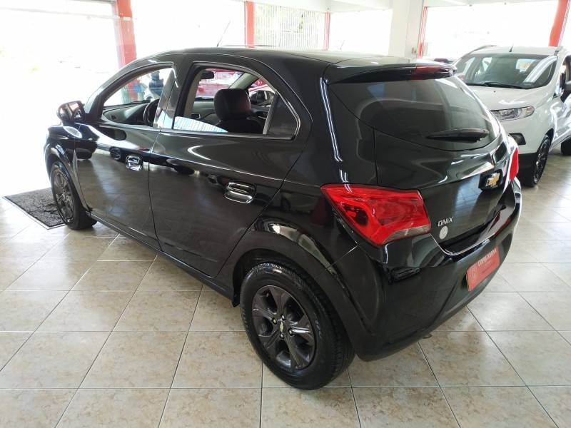 CHEVROLET - ONIX - 2019/2019 - Preta - R$ 58.900,00