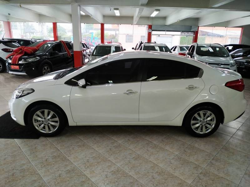 KIA MOTORS - CERATO - 2015/2015 - Branca - R$ 69.900,00