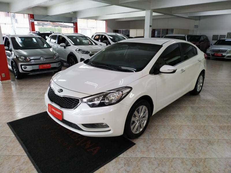 KIA MOTORS - CERATO - 2015/2015 - Branca - R$ 69.900,00