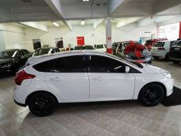 FORD - FOCUS - 2015/2015 - Branca - R$ 53.900,00