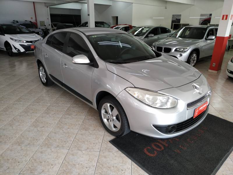 RENAULT - FLUENCE - 2013/2013 - Prata - R$ 39.900,00