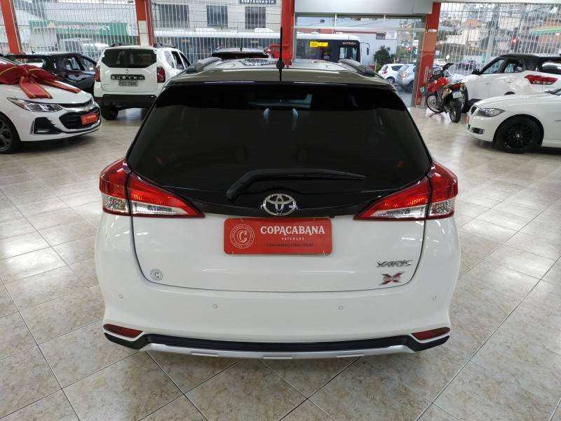 TOYOTA - YARIS - 2020/2020 - Branca - R$ 83.900,00