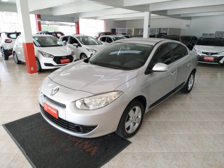 RENAULT - FLUENCE - 2013/2013 - Prata - R$ 39.900,00