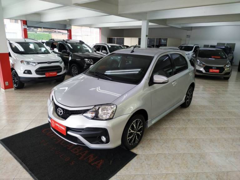 TOYOTA - ETIOS - 2018/2018 - Prata - R$ 65.900,00