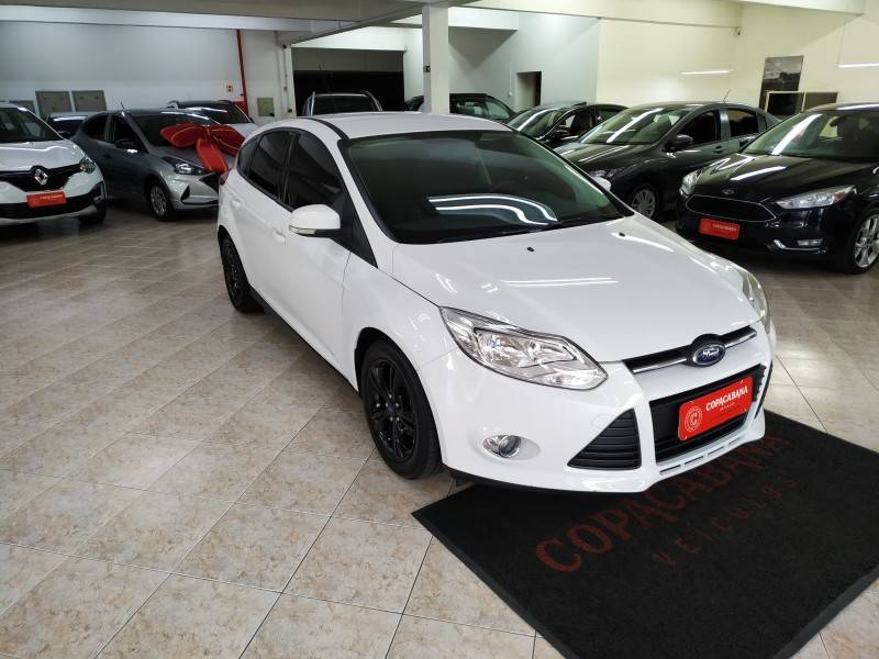 FORD - FOCUS - 2015/2015 - Branca - R$ 53.900,00