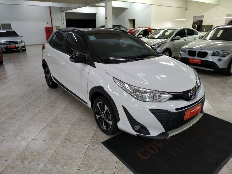 TOYOTA - YARIS - 2020/2020 - Branca - R$ 83.900,00